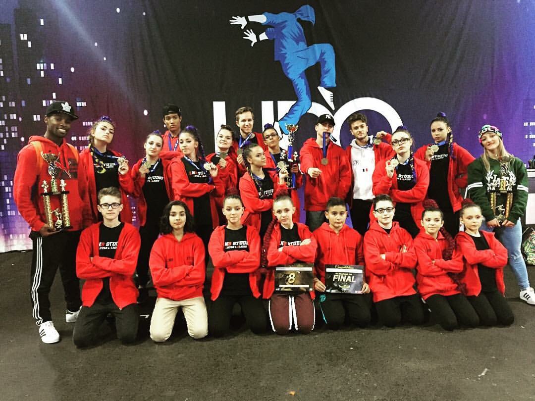 HasnaeAqil's tweet photo. 3ème aux championnat d'Europe !!!! #UDO #StreetDance #EasySmile https://t.co/142ZnyCHoO