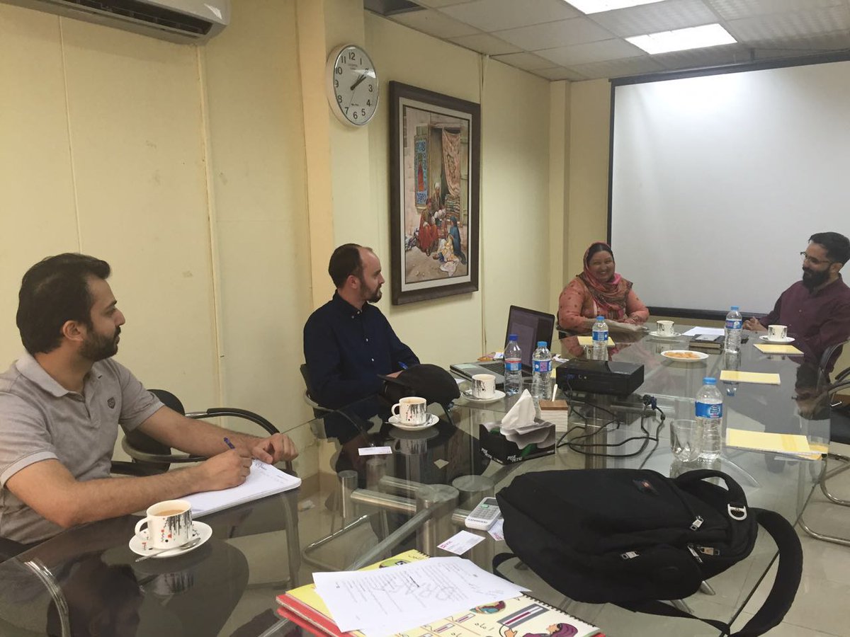 KarandaazPK's tweet image. UI/UX Design for #MobilePayments:Karandaaz & @gridimpact conducting in-field #prototypetesting w/ potential users