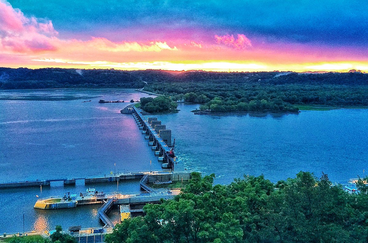 The perfect midwest #runcation for Labor Day weekend. bit.ly/1MyNf9K #Dubuque #halfmarathon #5k #Iowa #run
