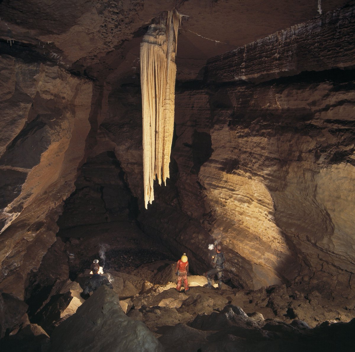 doolincave's tweet photo. 'It is really majestic and poised like the veritable sword of Damocles.' photo Paul Deakin 1962 #10yearsopen #doolin https://t.co/IbNRorM1IP