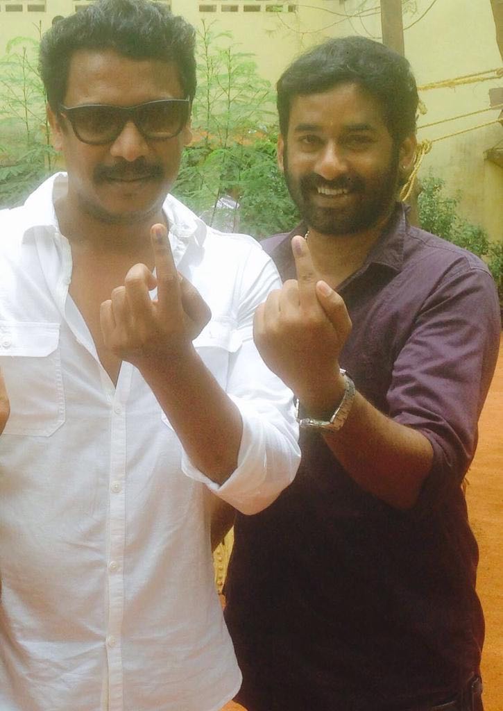 Actor Samuthirakani casted his vote! Have You???