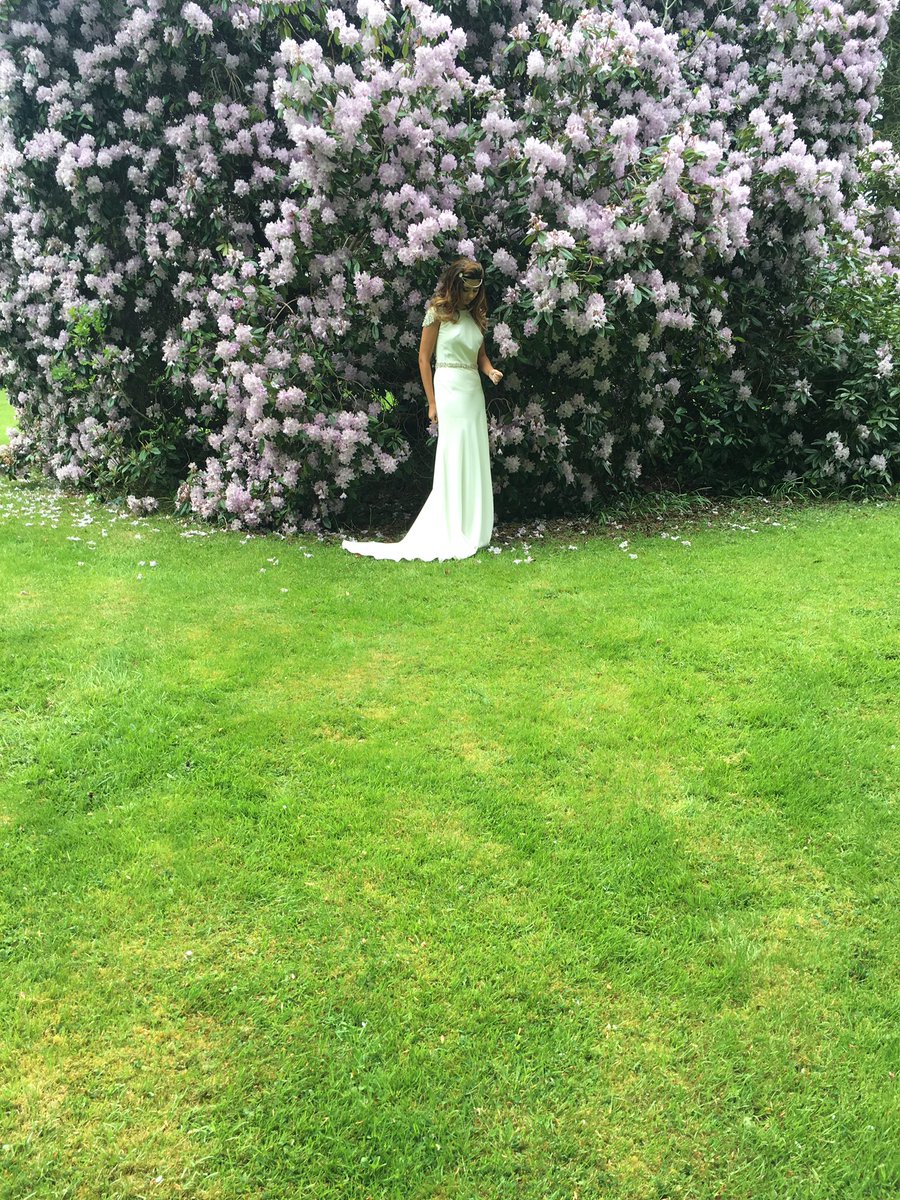 UlsterBride's tweet photo. A stunning location for our #bridalshoot - keep your eyes peeled for the summer issue 👰🏼🌺🌸🌷💐  #behindthescenes https://t.co/gGCu5WygQZ