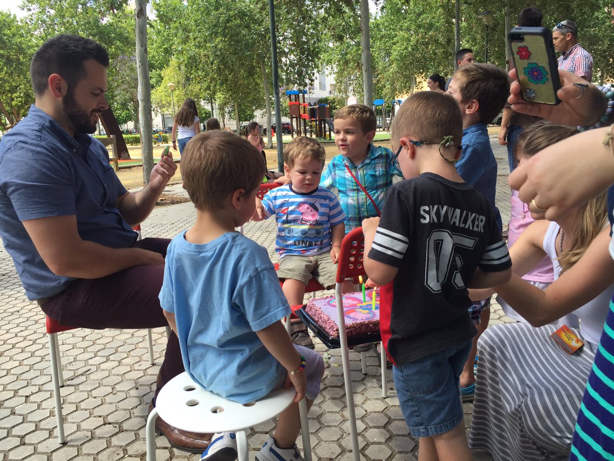 rjpsevilla's tweet photo. Spent my last Sunday afternoon at a Peppa Pig themed birthday party for a two year old 😊👍 #CEASM16 #studyabroad https://t.co/6dWokWXxpp