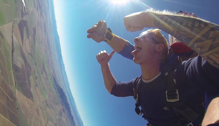 <a href="/neverathomeSA/">never@home</a>'s Phil having the time of his life #skydiving with @MotherCTSkyDive