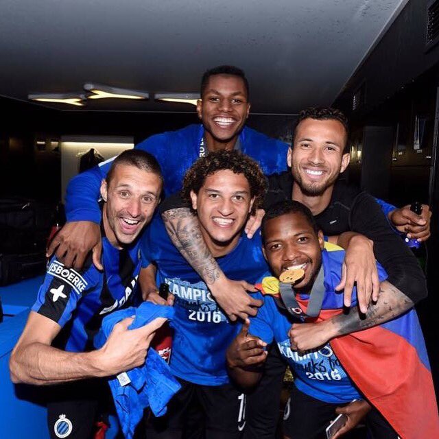 GedozFelipe's tweet photo. Campeoneeeeeeeee 🎉🎉🎉🎉
⚫️🔵#wearebrugge⚫️🔵
#Jupiler#League 15/16 🇧🇪🏆⚽️ https://t.co/nngWTy41UQ