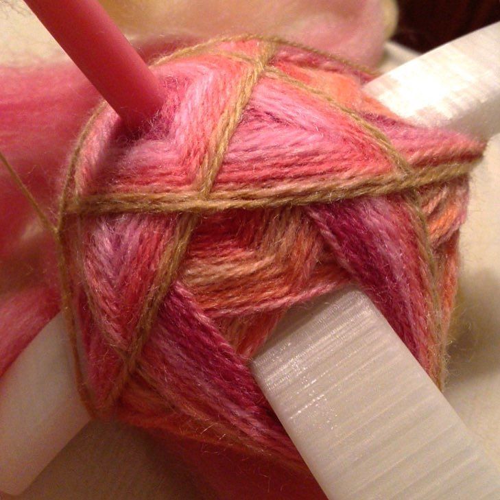 DragonwoolSheep's tweet photo. from charliesgirl123 :: #threewatersfarm #twfmay16 #turtlemade #turkishspindle #plyonthefly #spin #handspun #igspin… https://t.co/4Nh3huWZCe