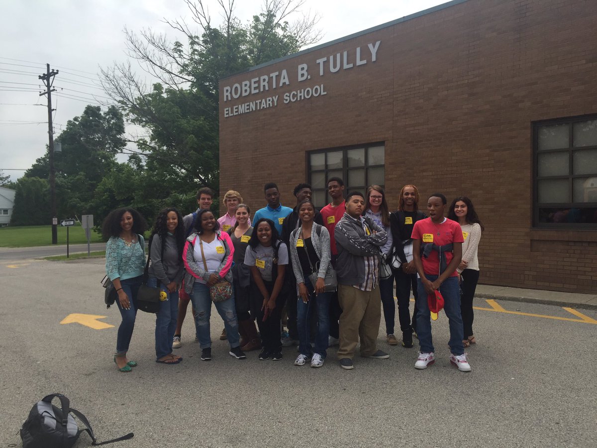 JtownFBLA's tweet photo. Jtown business students went to Tully Elem. to teach JA-in-a-day to K &amp; 2nd graders! @JTownPrincipal @BradyJCPSBOE https://t.co/fMKoau6NB1