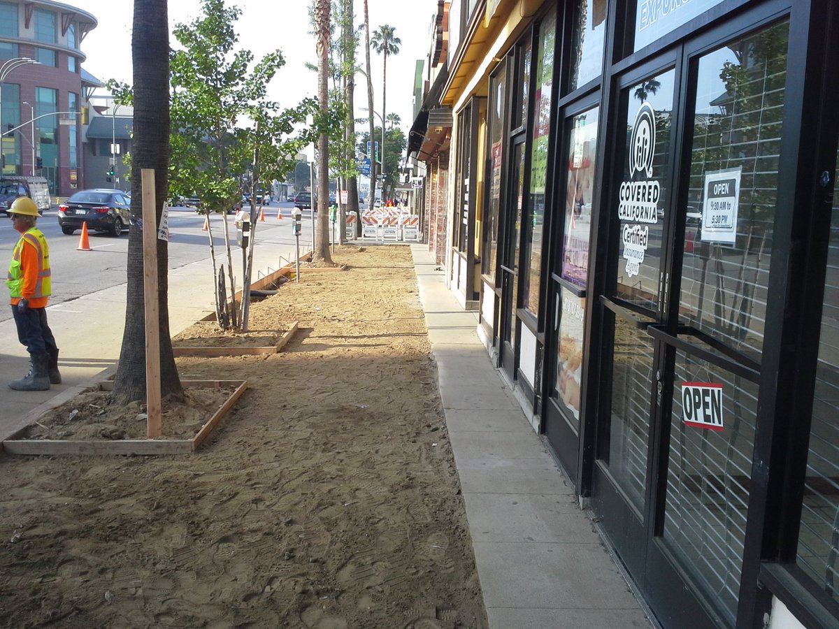 LAGreatStreets's tweet photo. Van Nuys Bl in the heart of Van Nuys will be safer &amp; more accessible thanks to @BSSLosAngeles #LAGreatStreets crew! https://t.co/K068ZDlSUD