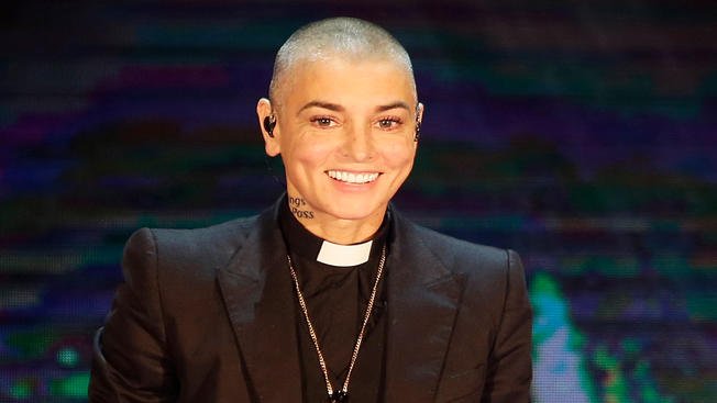 Police searching for Sinead O'Connor after she didn't return from bicycle ride near Chicago. bit.ly/256khrJ