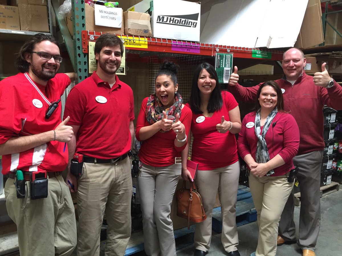 Driving Clean&amp;Green in D410! FOH/BOH on point at 1072! <a href="/KellySakai1/">Kelly Pergram</a> <a href="/buckeyeshaun/">Shaun</a> <a href="/bgreenwood17/">Brittany</a>