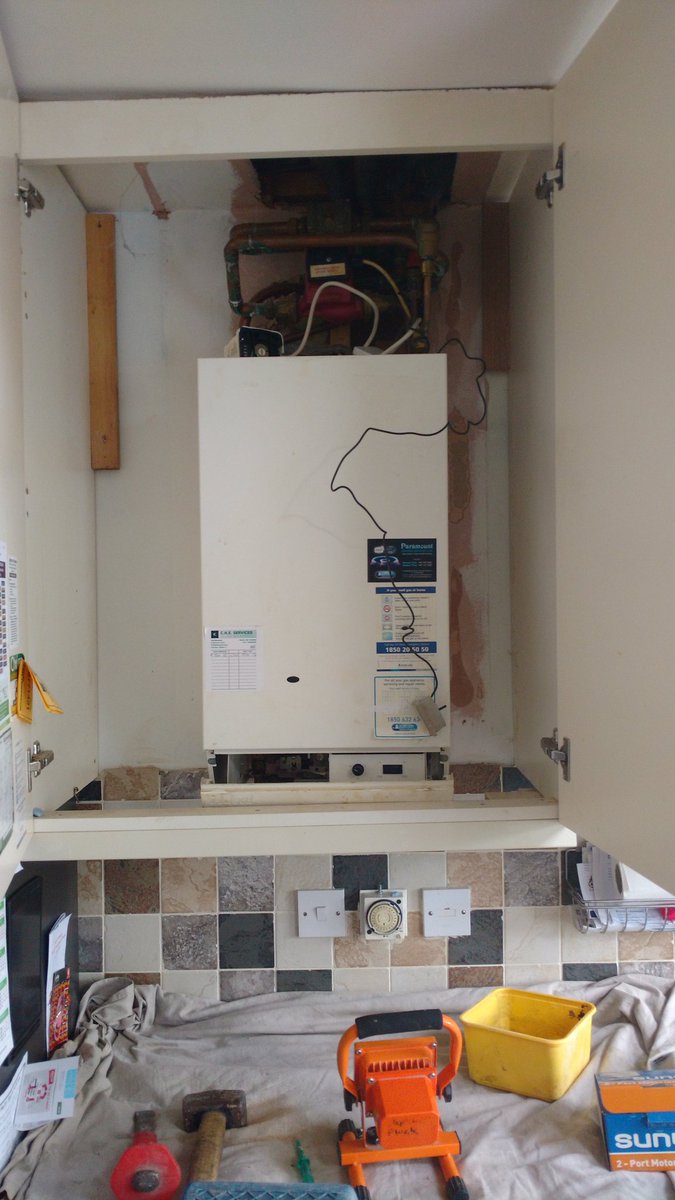 paraheat's tweet photo. Ideal classic out @glow_wormclub energy 15s in. Loads of space for a change! #swords https://t.co/eBrkru7P7E
