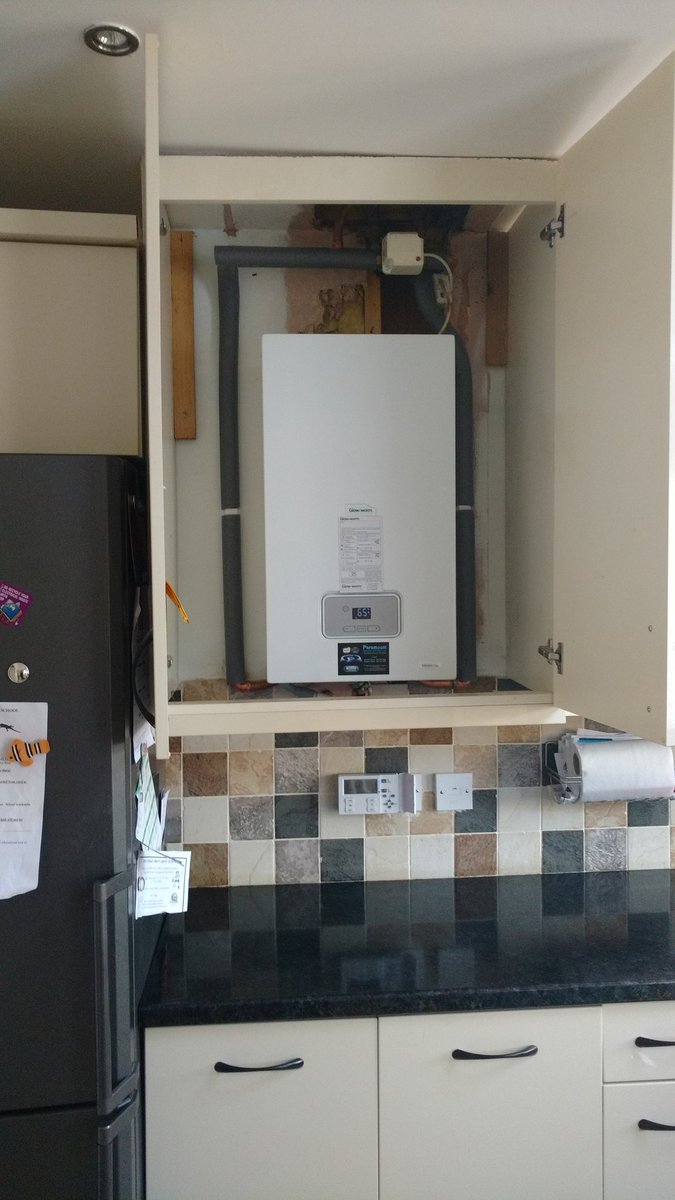 paraheat's tweet photo. Ideal classic out @glow_wormclub energy 15s in. Loads of space for a change! #swords https://t.co/eBrkru7P7E