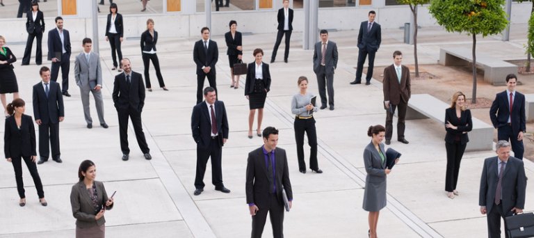 Kick the week off well. Happy Monday! 12 Powerful #Leadership Lessons shar.es/1dW0nt via <a href="/LollyDaskal/">Lolly Daskal</a>