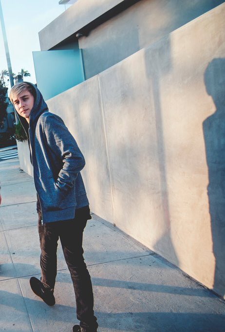 _HelloMendes's tweet photo. #FutureTell for @byecarla_r5 :) https://t.co/qzNBuJY9UN