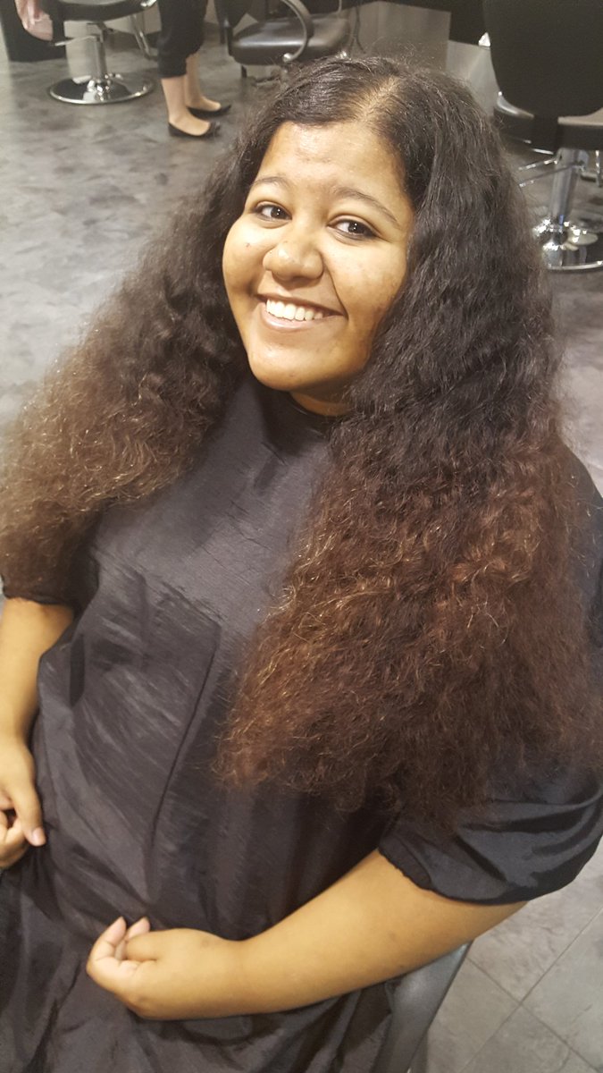 RemyaGeorge1214's tweet photo. Before and After!
💇😄💇😄💇
#5InchesLater #ByeByeLength #HelloCurls #SoHappy https://t.co/fKtGtvKnzV