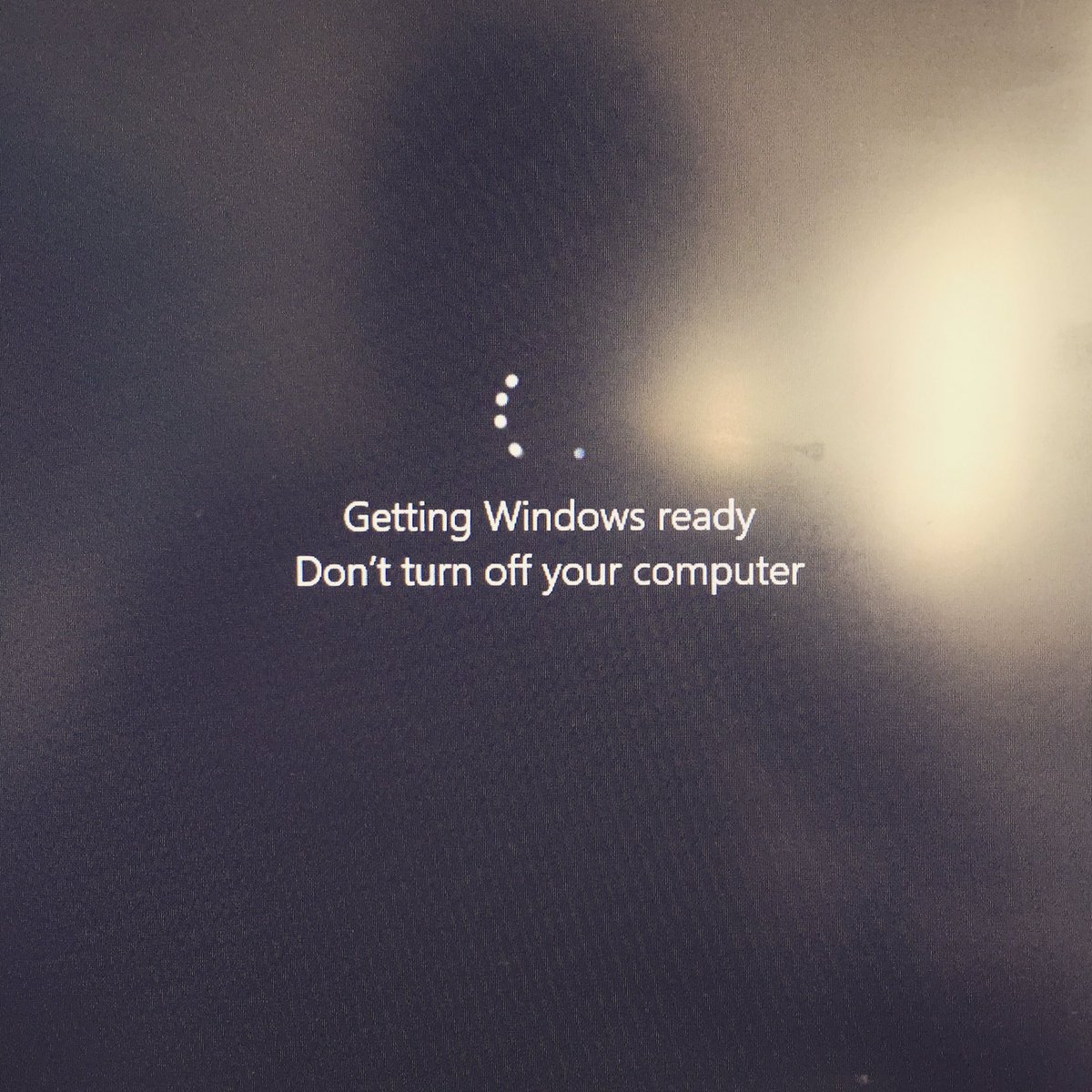 nahive_'s tweet image. hour and counting #mylifenow #windowupdate #sendhelp