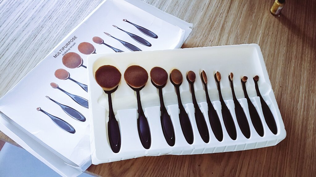 Lisa_Makeup_Ita's tweet photo. Finalmente sono arrivati...😍😍💄 #makeup#cosmetics #gloss #mascara #palettes #eyeliner #foundation #primers#beautiful https://t.co/iTVgBWx0yY