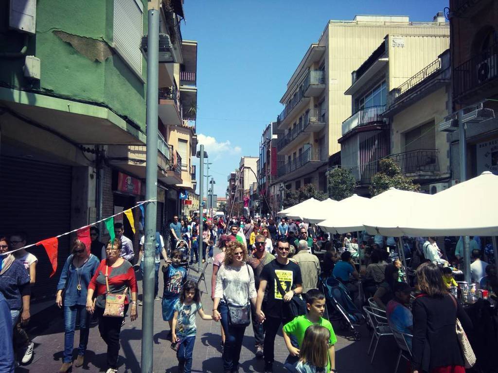 comandokatana's tweet photo. Con mi manito @marcfernandezk7 aquí en Montcada de birrras y tapas #festamajor #montcada #cassete #badfame #comando… https://t.co/3LGfnHdPQr