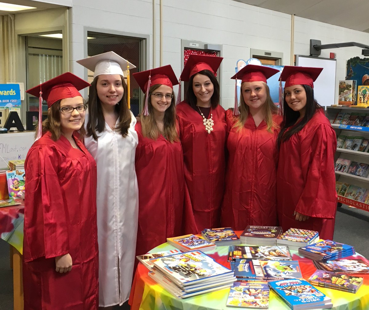 hunt_shaneka's tweet photo. LFO seniors, who attended here, walk through halls of CSE this morning! @LFOco2016 https://t.co/FmziQ8B4aP