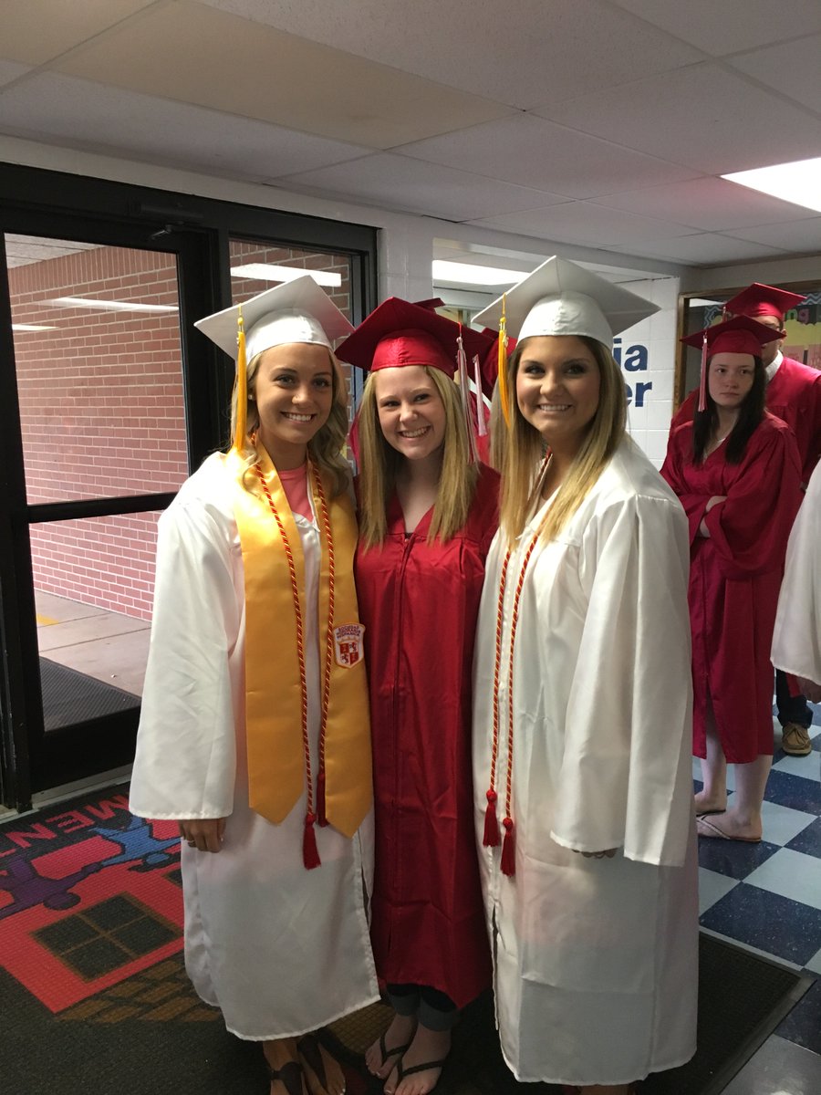 hunt_shaneka's tweet photo. LFO seniors, who attended here, walk through halls of CSE this morning! @LFOco2016 https://t.co/FmziQ8B4aP