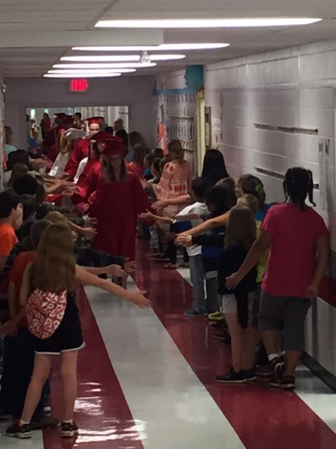 hunt_shaneka's tweet photo. Senior Walk at CSE @LFOco2016 https://t.co/jDjDzICykd