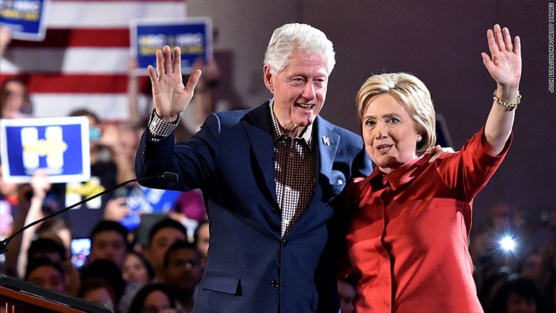 CNN's tweet photo. Hillary Clinton says she'll name Bill as economy czar https://t.co/JEwfEOOnYp https://t.co/a2XOLhGhp3