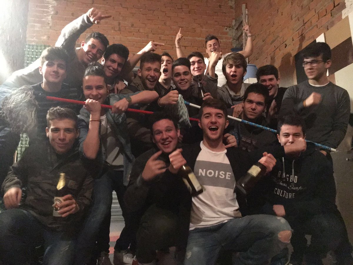 Jagermasterszam's tweet photo. #QueApunteAlCieloQuienQuieraSerKatador  #JägerBoys #ElHuellasEsNuestro https://t.co/xzHmpdFxB8