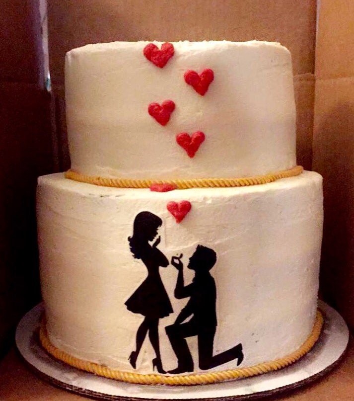 Vanil &amp; red velvet marble cake w cream cheese filling and vanil buttercream icing #engagement #proposal