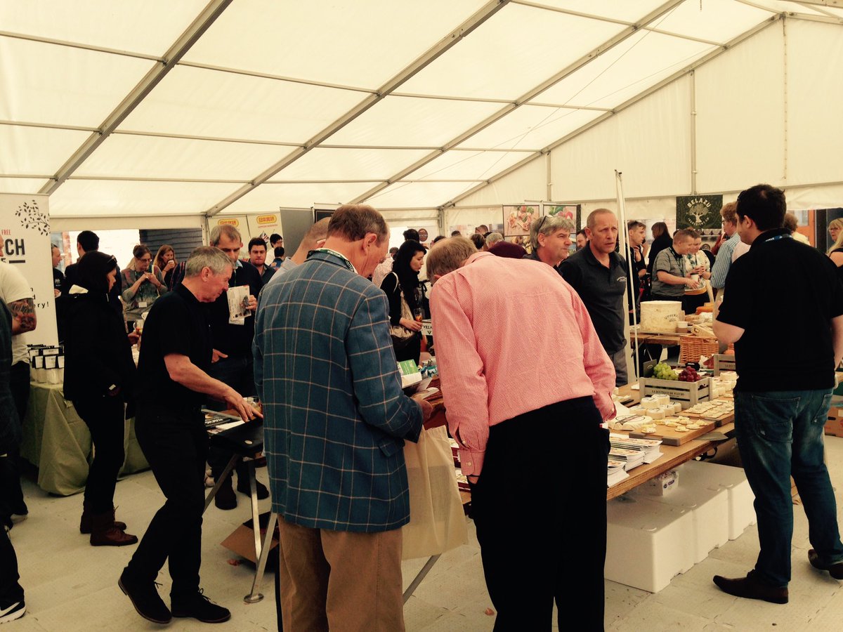 Trenchermans's tweet photo. From this to this, a lovely busy #chef buzz at @forestproduce #forestfest16 #greatfoodwithfriends https://t.co/OiLsIcZECi