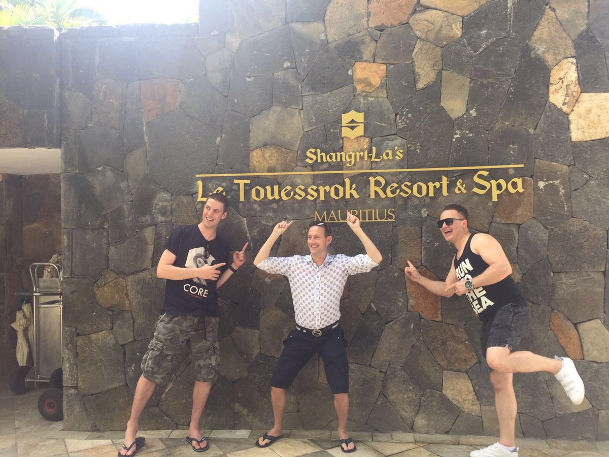 StubaIE's tweet photo. Another day, another luxury hotel! #loveagents #letouessrok #mauritiusfamtrip #luxury https://t.co/fERUk9bg2Q