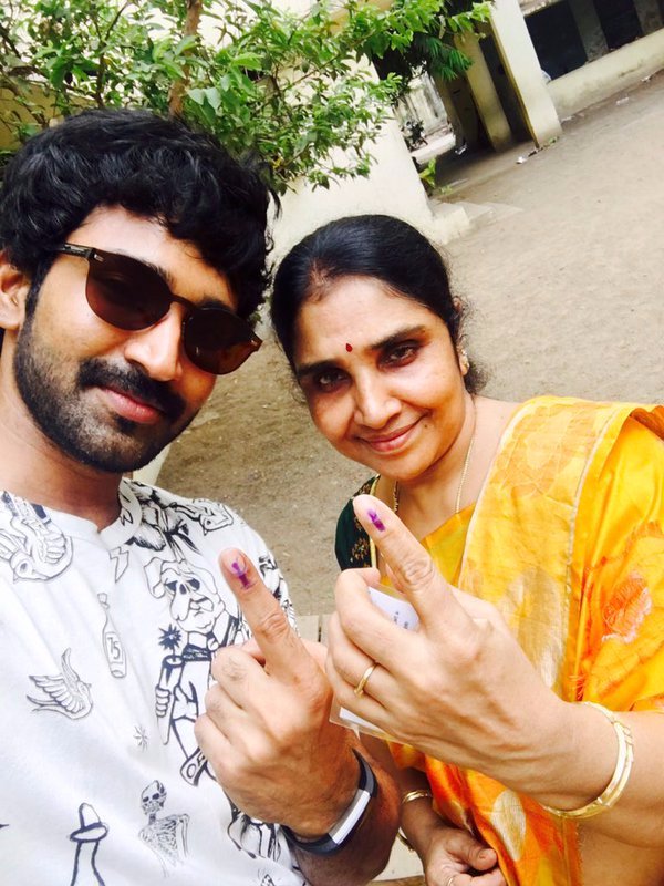 Chennaittes's tweet photo. @AadhiOfficial casts his vote. He completed his duty. #TNElections #TN100Percent #TNVotes #Chennai https://t.co/3al2OL4ugD
