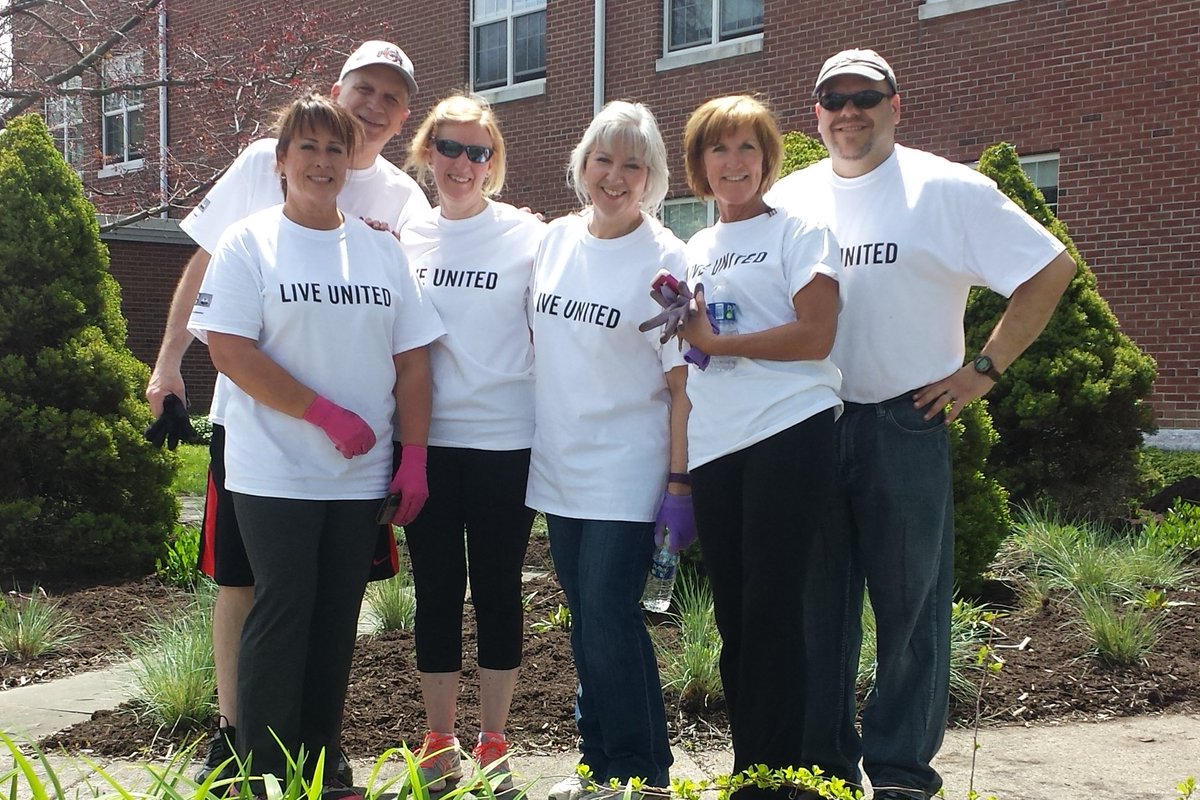 CarestreamJobs's tweet photo. Part of @Carestream HR w/ @UnitedWayROC #ROC #Volunteer day! #giveback
#WorkWithFunPeople https://t.co/CkYDEH5MzK