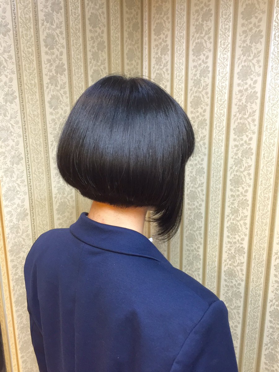 シャンテグラム No Twitter ヘアスタイル紹介 変形前下がりボブ