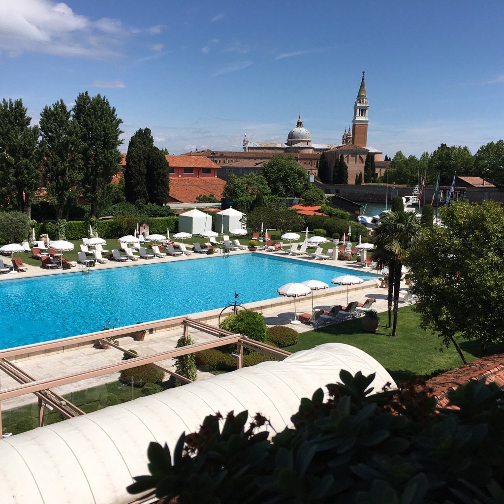 Not too shabby for a Monday.... <a href="/moltonbrownuk/">Molton Brown UK</a> #rosaabsolute #venice