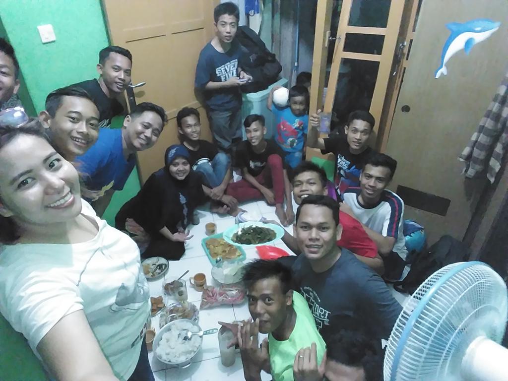 Keseruan Makan Bareng With <a href="/KBJ_CirebonRaya/">KBJ Cirebon</a> <a href="/KBJ_Banduung/">KBJ Bandung Raya</a> <a href="/KBJ_SerangRaya/">KBJ Serang Banten</a> <a href="/KBJ_Jakartaa/">Official KBJ Jakarta</a> @KBJ_Surabaya at admin jkt