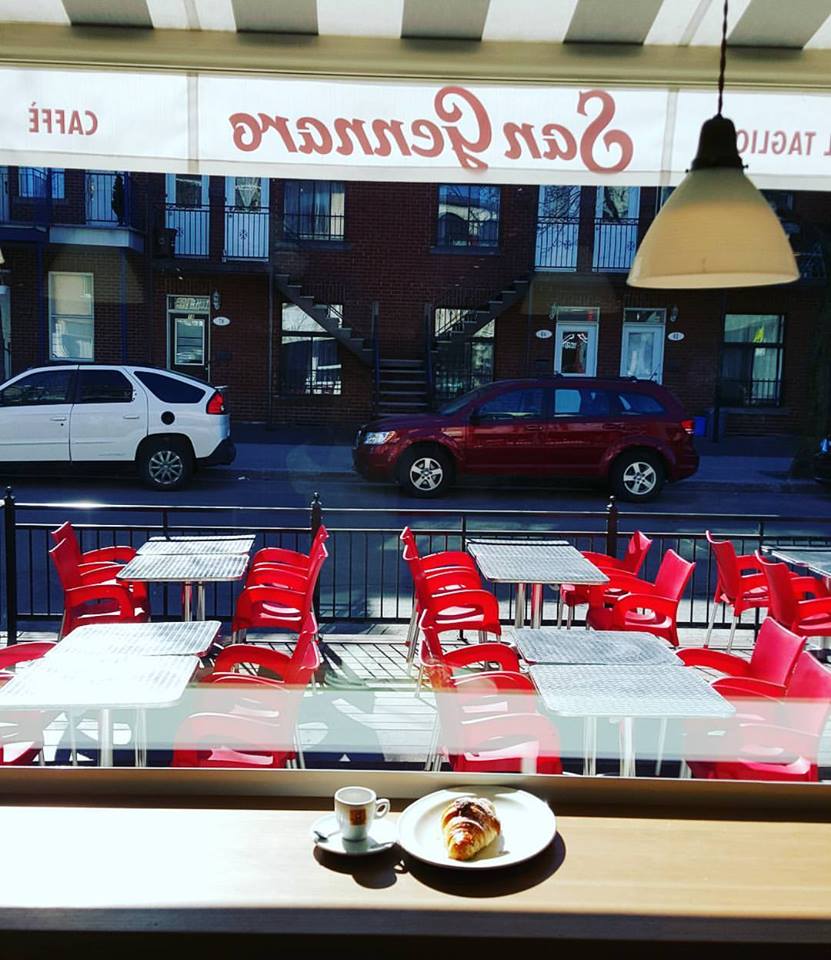 Un café sur une terrasse, ça rend les lundis matins supportables !
#PetiteItalie #VivereEmozione  <a href="/SanGennaroMtl/">SanGennaroMtl</a>