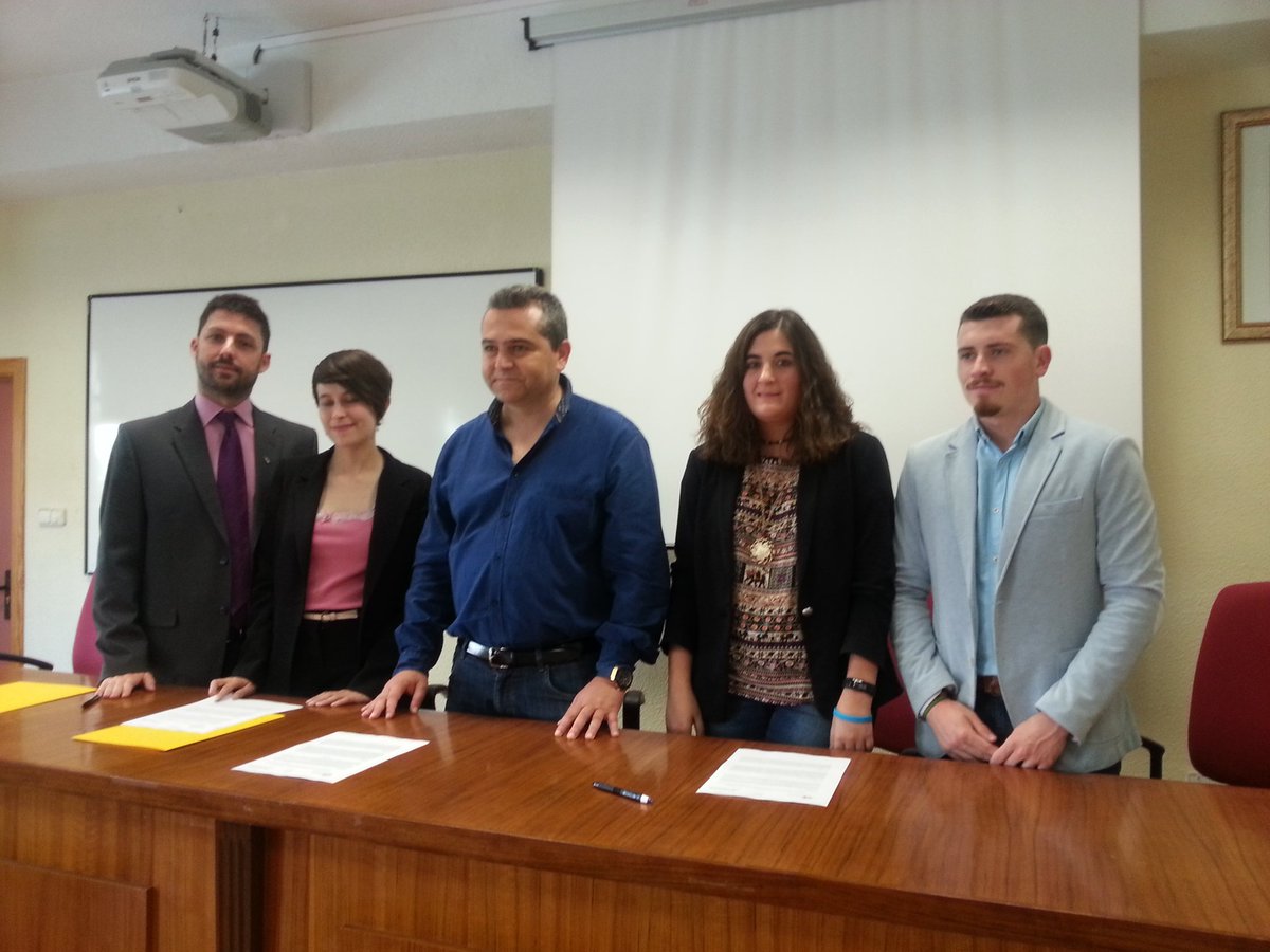 ceje_network's tweet photo. Hoy @ceje_network y @JE_Fejerm firman convenio de colaboración con @PrimafrioSL por la empleabilidad universitaria! https://t.co/pBhRKzVDsQ