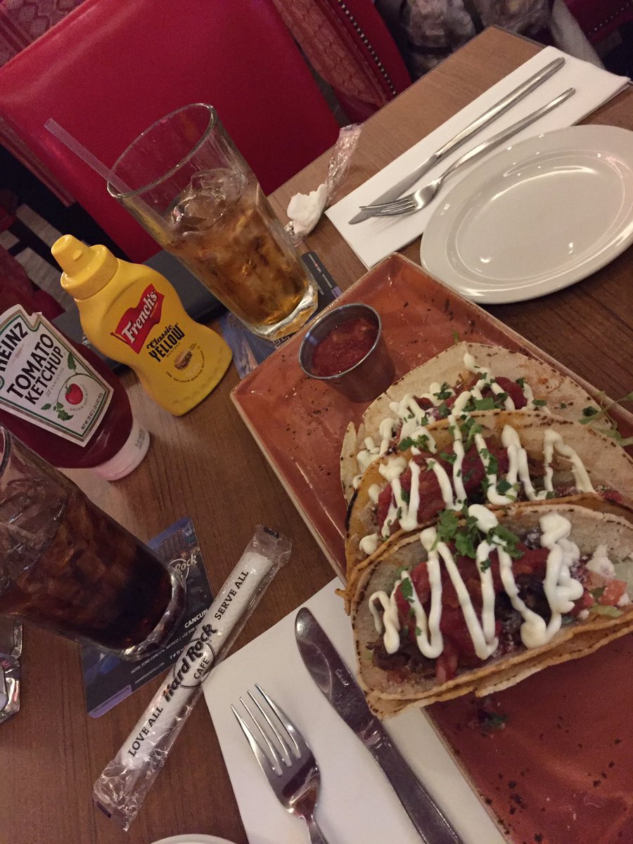 ハードロックカフェの店員のスカートが短い ミニスカすてき ロックじゃないよ 働きたくない Togetter