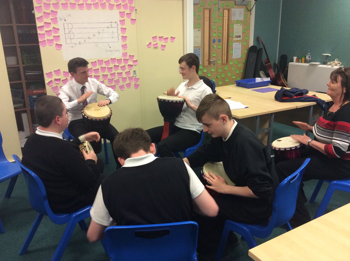 wksGQuayle's tweet photo. @WestKirbySchool @wkscox Class GW making loads of noise in the music lesson. #wksdrums https://t.co/T23JV1DND2