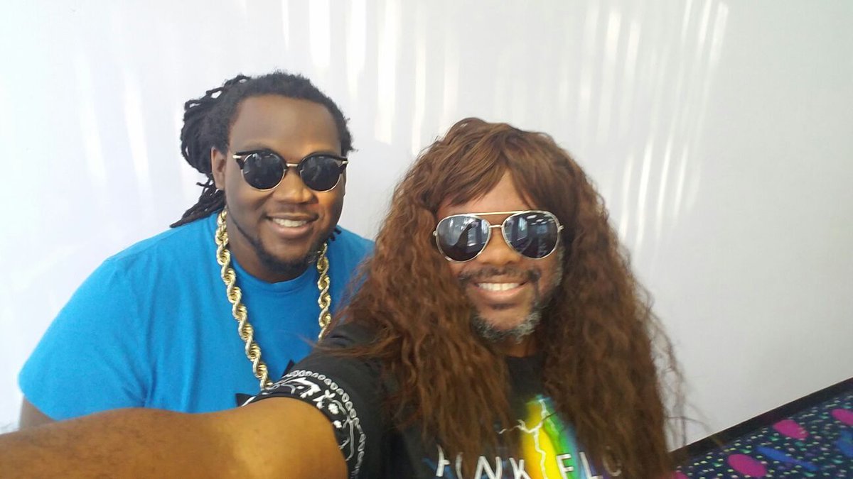 orileyhyatt's tweet photo. @wirelessvision @thatsammori @TheBombBeaches  #SamsungPalmBeachesHustlesHarder https://t.co/ZmWPC3V0jZ