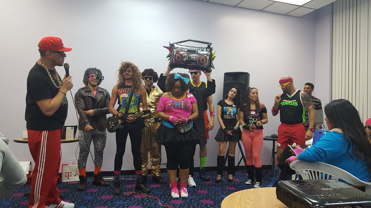 orileyhyatt's tweet photo. @wirelessvision @thatsammori @TheBombBeaches  #SamsungPalmBeachesHustlesHarder https://t.co/v3rQSXZYh7