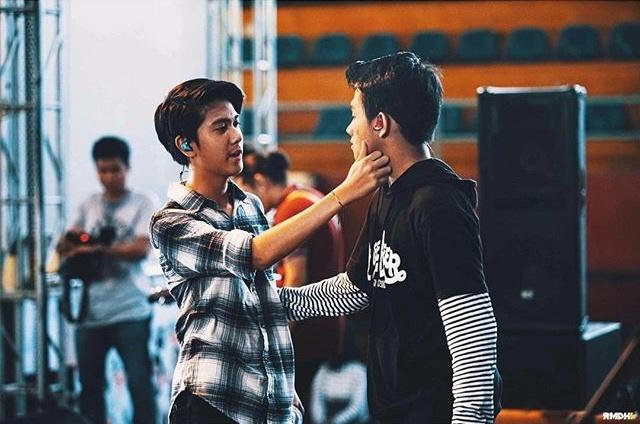 hastagCJR's tweet photo. "Jangan nangis ya di" -ale
uuuhhhh totweettt twinss 😻 @iqbaale @AlvaroMaldini1 https://t.co/Jy2kxgsgEE