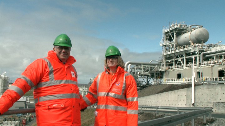 TotalEnergiesPR's tweet photo. .@Total CEO P.#Pouyanné & @AmberRudd_MP marked major step in #UK pivot to #gas at Laggan-Tormore launch #fueling2016 https://t.co/e6uQNsgz6R