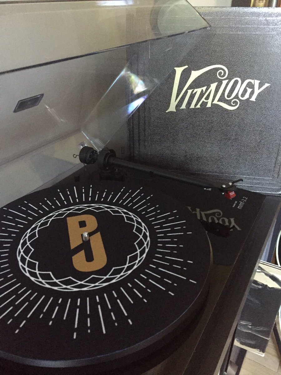 RT <a href="/hallofchristian/">𝗖𝗵𝗿𝗶𝘀𝘁𝗶𝗮𝗻 𝗛𝗮𝗹𝗹</a> Coming home to a package from Pearl Jam just made my setup sexier. 1st listen goes to Vitalogy.