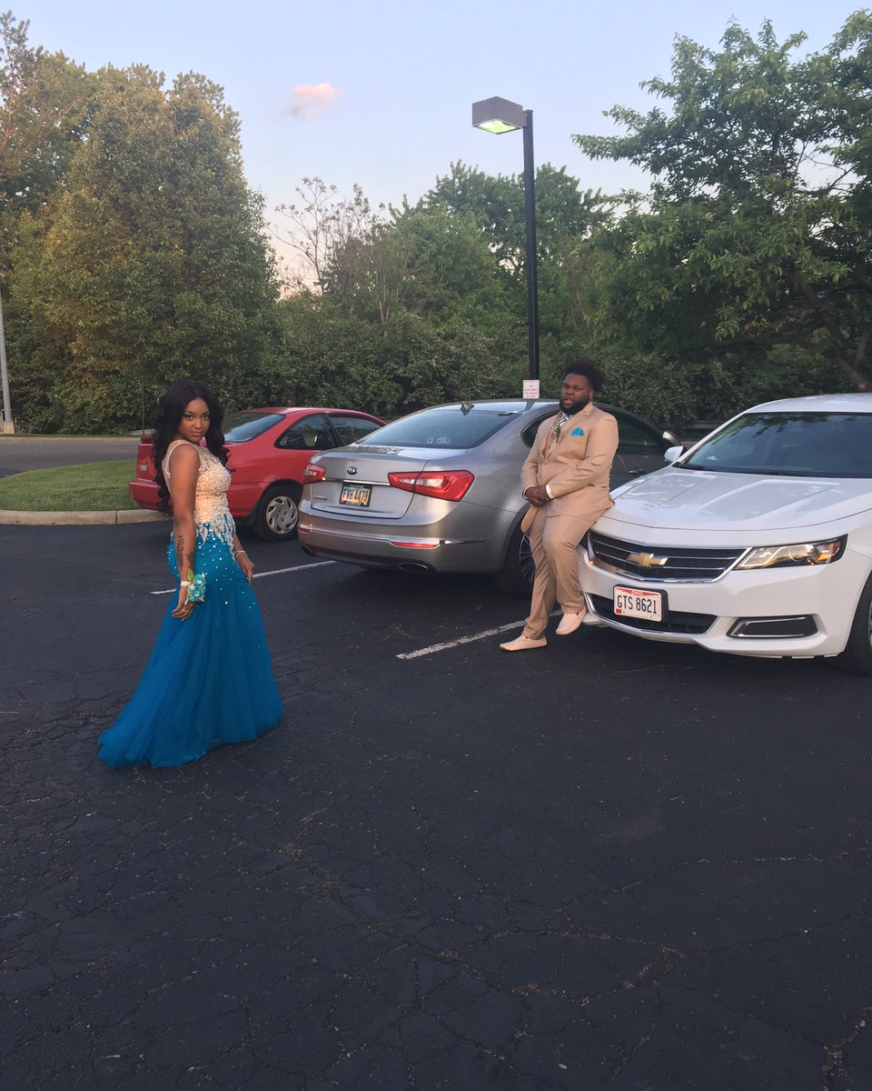 _TONE2xx's tweet photo. Prom part✌🏾️ back to back was a success #dontplayjustslay #murdascene ⚫️🍊🍊⚫️ 💛💛💙💙💎 https://t.co/uudyosVuqy
