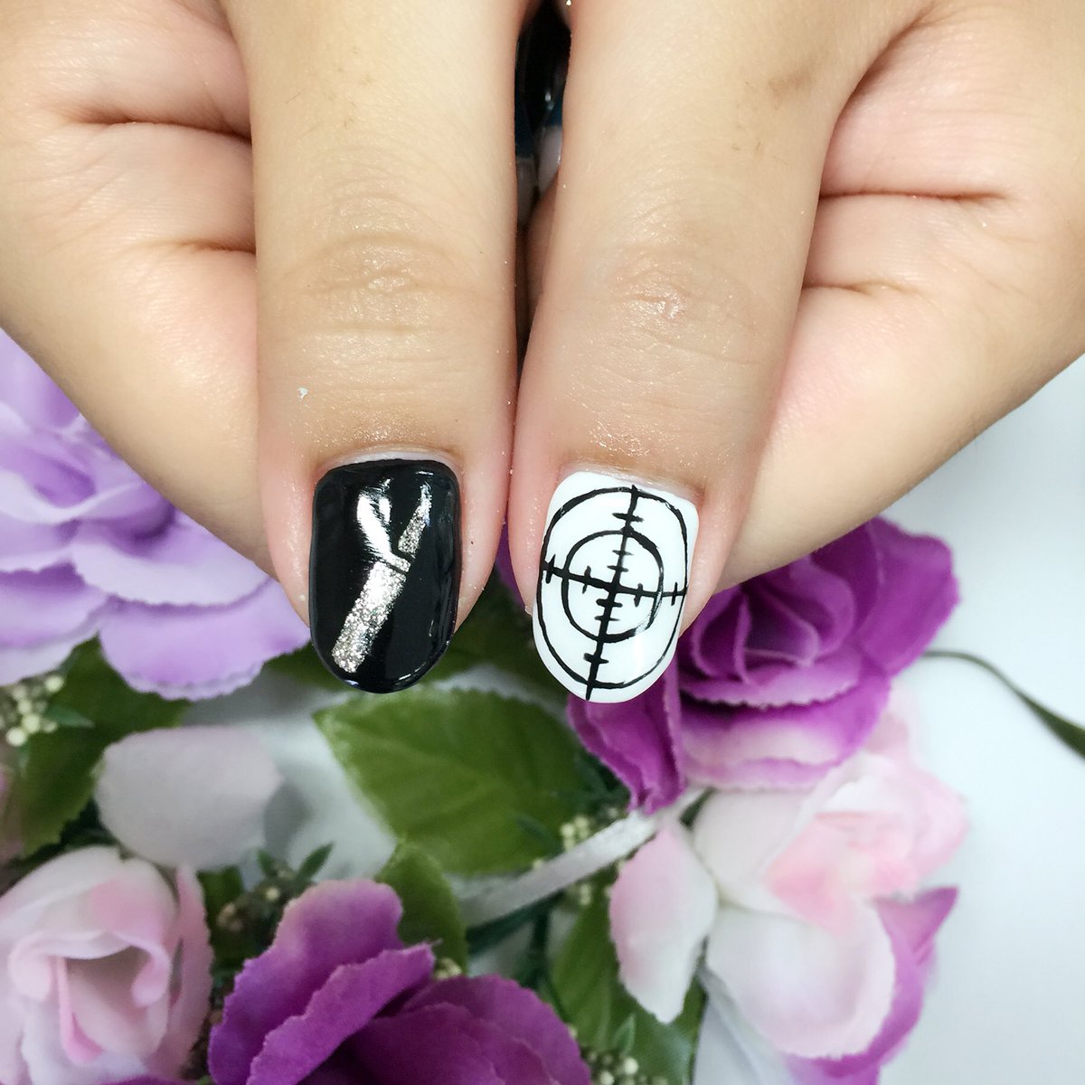 Twitter पर ナイスネイル池袋 名探偵コナン 赤井秀一モチーフ シルバーブレッドと呼ばれる程の狙撃の名手との事で銀の銃弾 ターゲットマーク ヒビ割れをポイントにしました モチーフネイル 名探偵コナン 赤井秀一