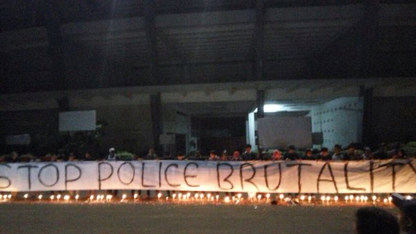 Ultramaniatics's tweet photo. Young Persija fan dies after alleged police brutality
https://t.co/t1YW7aPvMM
Ultras Persija ask StopPoliceBrutality https://t.co/TEtviAupFH