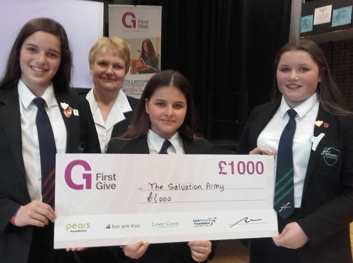 meek_caroline's tweet photo. @JPFoundation proud to support #youth, winning team for #charity #FGFinal. Celebrate @HathawayAcademy with Heather☺ https://t.co/wRaOuSmi2m