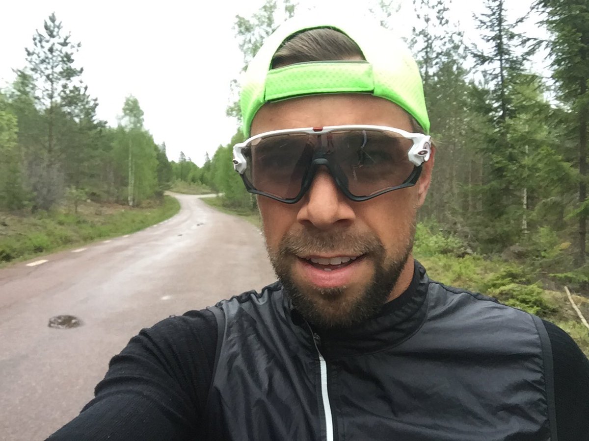 AddeSteek's tweet photo. Rullskidpremiären avklarad!!!!! https://t.co/6z1yOP0M6Q #rullskidor #rollerski #elpex #oakley #jawbreaker #aspeboda https://t.co/tGp7QV3x9C