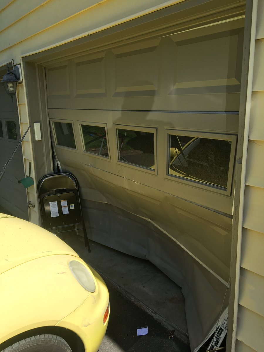 dbargaragedoors's tweet photo. When beetles bite! #beforeandafter #dbargaragedoors #accidentshappen https://t.co/Mx6L6n1J5u